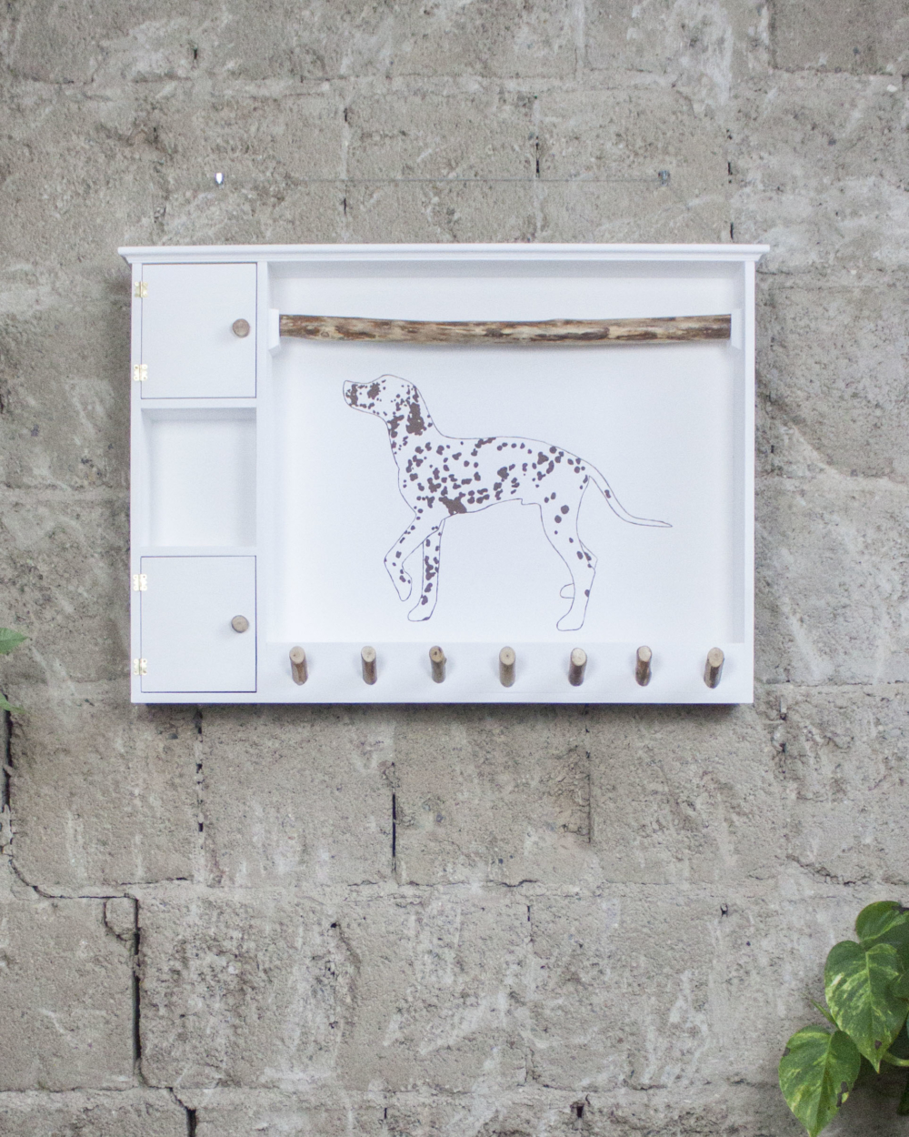 Hundegarderobe mit personalisierter Dalmatiner Silhouette