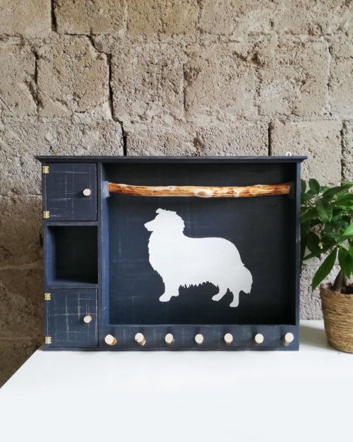 Hundegarderobe mit personalisierter Silhouette